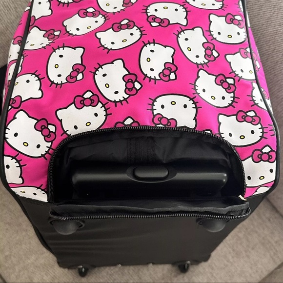 Hello Kitty Duffle Bag Travel Pink Suitcase Bag Handbag rolling NWT - Picture 3 of 6